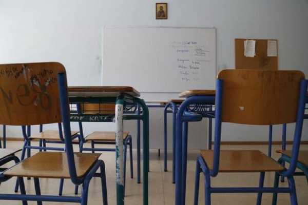 Οι δανειστές ζητούν το «ξήλωμα» των διατάξεων για τις απολύσεις των ιδιωτικών εκπαιδευτικών