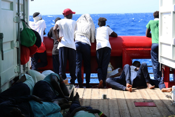 Γιατροί Χωρίς Σύνορα: Τα τρόφιμα στο πλοίο Ocean με 356 μετανάστες τελειώνουν