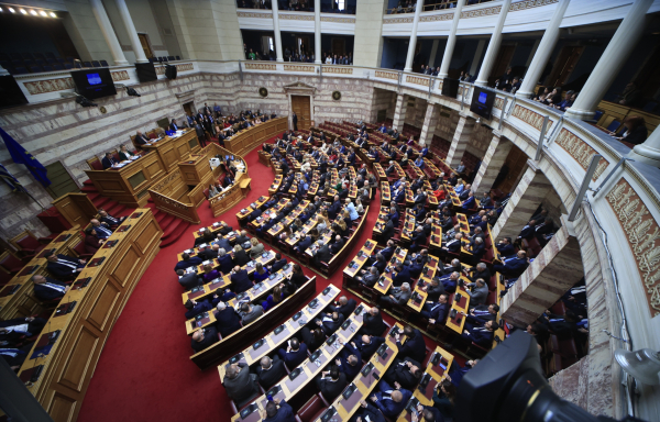 Στον αστερισμό της παρακμής του πολιτικού μας συστήματος...