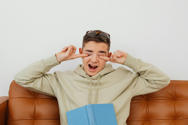 Το χασμουρητό σημαίνει έλλειψη οξυγόνου στον εγκέφαλο; Η επιστήμη απαντά