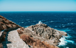Τουρισμός σε συμπληγάδες: Το χωροταξικό που κατάφερε να δυσαρεστήσει τους πάντες