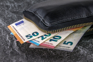 Πότε έρχονται οι μεγάλες μειώσεις στις συντάξεις χηρείας