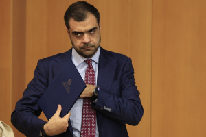 Ο Μαρινάκης κατηγορεί τον Τσίπρα για «πολιτική θρασύτητα»