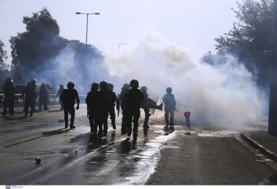 Επεισόδια στο Μαρούσι: Καταγγελία για ακρωτηριασμό πυροσβέστη από κρότου λάμψης των ΜΑΤ