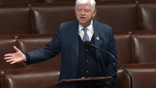Αμερικανός βουλευτής «παγώνει» ενώ μιλάει στη Βουλή - Φοβήθηκαν για εγκεφαλικό