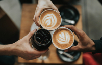 Αυτά είναι τα 5 συμπληρώματα διατροφής που δεν πρέπει να παίρνετε ποτέ με τον καφέ