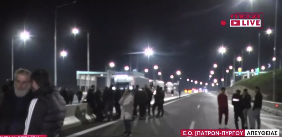 Αγρότες: Έκλεισε η εθνική Πατρών - Πύργου