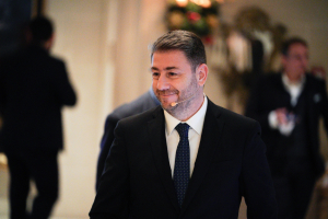 Με το βλέμμα στο Βερολίνο το ΠΑΣΟΚ