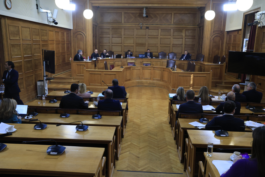 «Εξευτελιστική Επιτροπή» της Βουλής και του Μαξίμου!