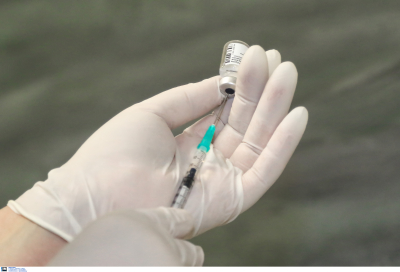 CDC: Τα ενισχυμένα εμβόλια είναι πιο αποτελεσματικά απέναντι στην Όμικρον και μειώνουν τον κίνδυνο για μυοκαρδίτιδα