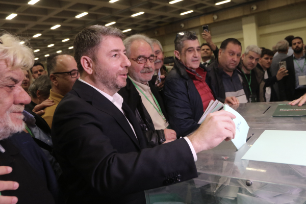 Άνετη επικράτηση Ανδρουλάκη - Οι κερδισμένοι και οι χαμένοι στη «μάχη των σταυρών» για την Κεντρική Επιτροπή