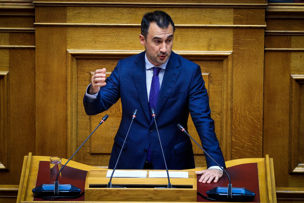 «Σφυροκόπημα» Χαρίτση σε Σταμενίτη για τις ζημιές στους ελαιοπαραγωγούς