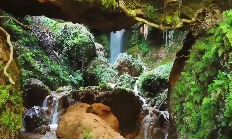 Αυτός είναι ο ωραιότερος καταρράκτης της Ελλάδας με τις καλύτερες κριτικές στο Google