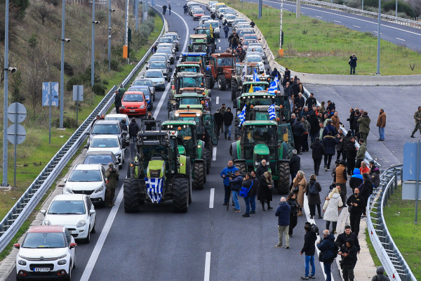 Μπλόκα αγροτών: Ποιοι δρόμοι άνοιξαν το μεσημέρι - Πώς διεξάγεται η κυκλοφορία