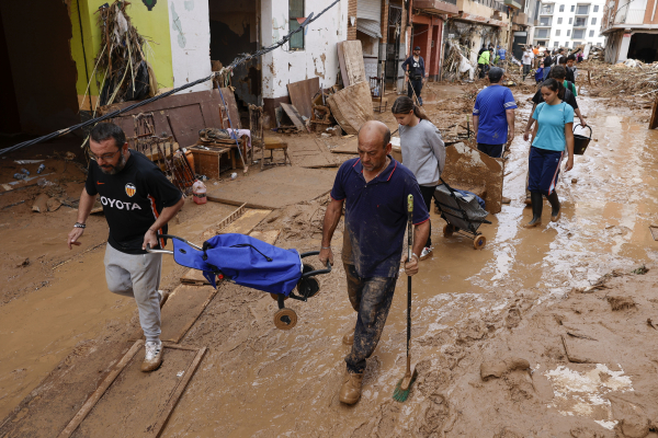 Πλημμύρες στην Ισπανία: Στη Βαλένθια ο καθηγητής Ευθύμης Λέκκας