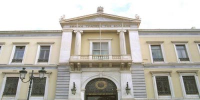 Μειώνει η Εθνική τα επιτόκια