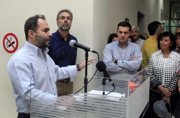 Αντιδράσεις από «φωτογραφική» διάταξη υπέρ Φωτόπουλου