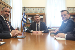 Βουλή: Συνάντηση Ανδρουλάκη με τον δήμαρχο Βηθλεέμ – «Να σταματήσει η γενοκτονία στη Γάζα»