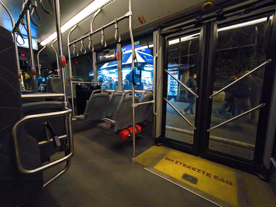 17χρονος έκοβε κλήσεις και εισέπραττε λεφτά σε λεωφορεία των νοτίων προαστίων