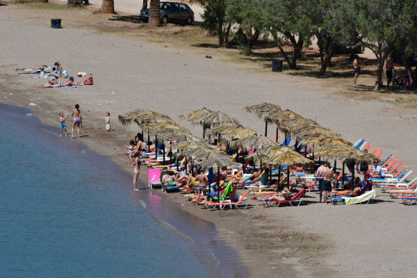 Παραλίες: Πού να κάνετε τις βουτιές σας στην Αττική - Οι καθαρές και οι βρώμικες θάλασσες