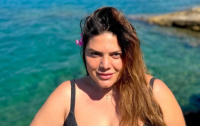 Η Δανάη Μπάρκα ψάχνει προορισμό για διακοπές σαν τη… Θεοπούλα (Βίντεο)