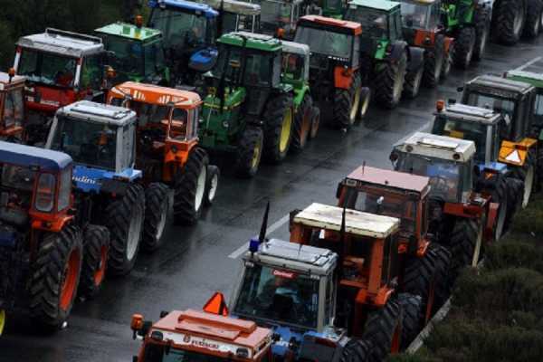 Κλειστά τα Τέμπη απο τα μπλόκα των αγροτών για 12 ώρες