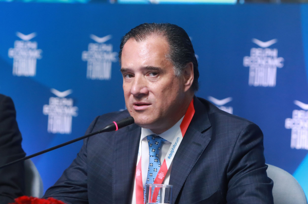 Ο Αδωνις «έβαλε» το Άστρο του Δαβίδ στην ελληνική σημαία - Η αντίδραση της Ακρίτα