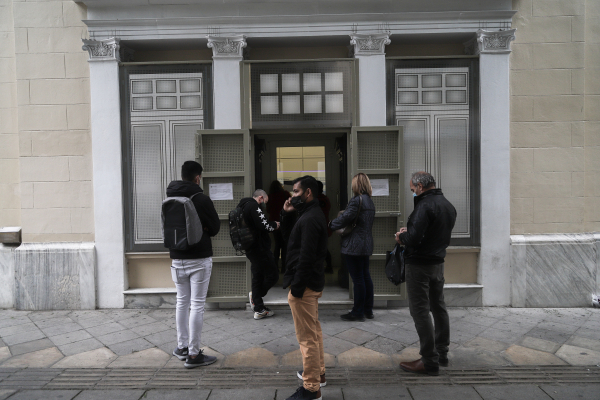 Πληρώνει σήμερα ο ΟΠΕΚΑ 1,5 εκατ. δικαιούχους: Στα ΑΤΜ για επίδομα παιδιού, αναπηρικά και Ελάχιστο Εγγυημένο Εισόδημα