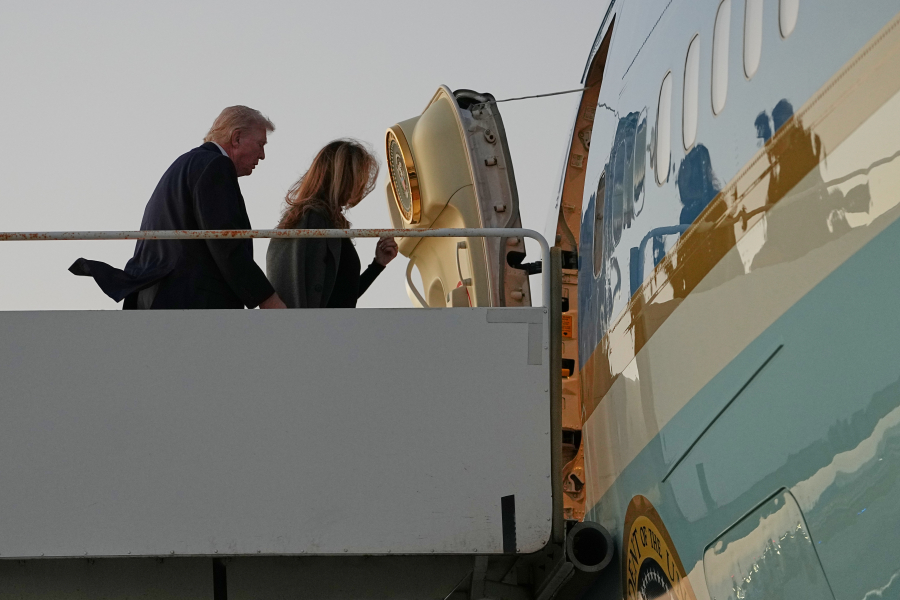 Ο Τραμπ αλλάζει χρώματα στο Air Force One