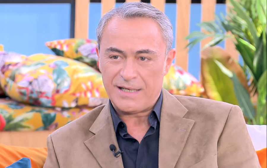 Θανάσης Κουρλαμπάς για «Άγιο Έρωτα»: Ο Κυριάκος θα κυνηγήσει την προσωπική του ευτυχία