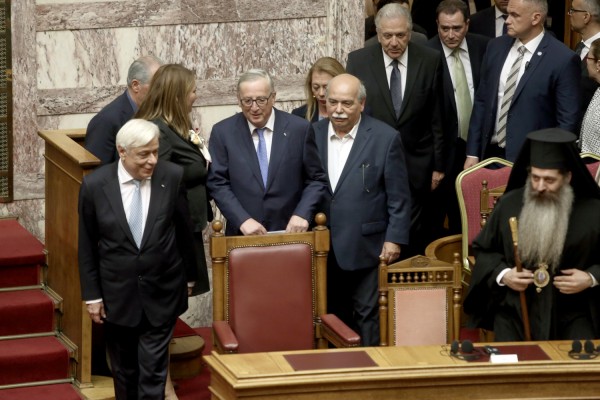 Αυστηρό μήνυμα Γιούνκερ στην Τουρκία: Να απελευθερωθούν οι Έλληνες στρατιωτικοί