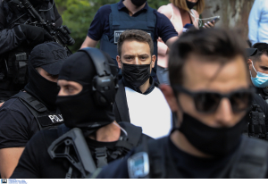Γλυκά Νερά: Το μυστήριο με το σκουρόχρωμο αυτοκίνητο και η πιθανή η εμπλοκή τρίτου προσώπου στη δολοφονία της Καρολάιν (βίνετεο)