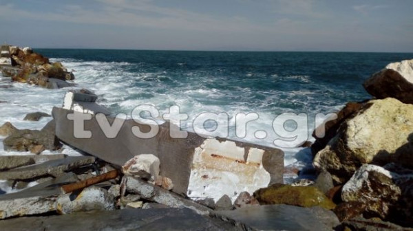 Προβλήματα στην Εύβοια από την κακοκαιρία - Καταρρέει προβλήτα, χωρίς ρεύμα και πλοία