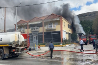 Φωτιά στη Λήμνο: Καταστράφηκε αντιπροσωπεία αυτοκινήτων - Τρεις άνθρωποι στο νοσοκομείο