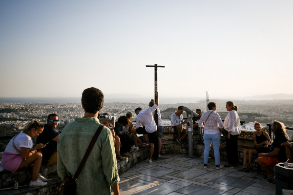 Με πιστοποιητικό εμβολιασμού στην Ελλάδα οι Σέρβοι τουρίστες το καλοκαίρι