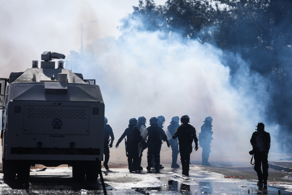 Επεισόδια στο Μαρούσι: «Εκτός ελέγχου τα ΜΑΤ, η Αύρα έριχνε νερό στα τυφλά», τι αποκάλυψε ο Γ.Γ. πυροσβεστών (βίντεο)