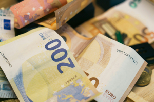 Πάνω από 4,2 εκατ. φορολογούμενοι χρωστούν στην εφορία 114,57 δισ. ευρώ - Τα ληξιπρόθεσμα αυξήθηκαν κατά 3,77 δισ. ευρώ σε έναν χρόνο
