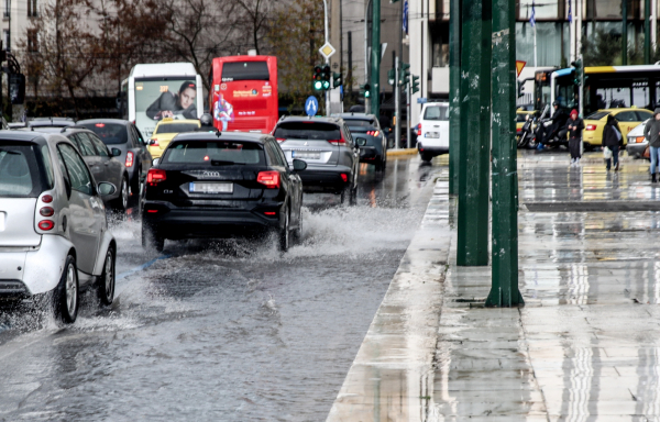 Έκτακτο δελτίο για τον καιρό: Έρχονται ισχυρές βροχές, καταιγίδες και 9 μποφόρ από αύριο