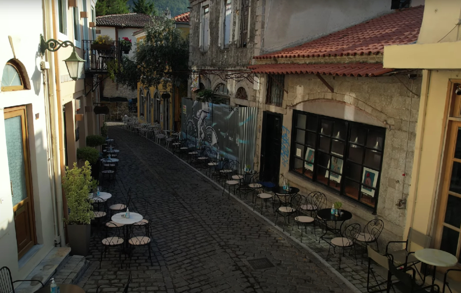 Το «μικρό Παρίσι» της Ελλάδας με την παλιά πόλη και τα ρομαντικά σοκάκια