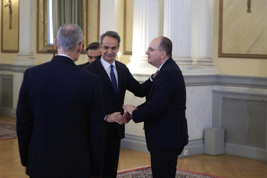 Έχουν χάσει τα αντανακλαστικά τους στο Μαξίμου