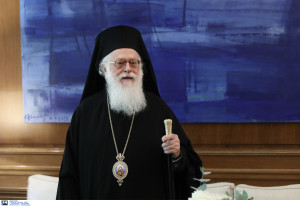 Συγκινεί το μήνυμα του Αρχιεπισκόπου Αλβανίας μέσα από την εντατική του Ευαγγελισμού