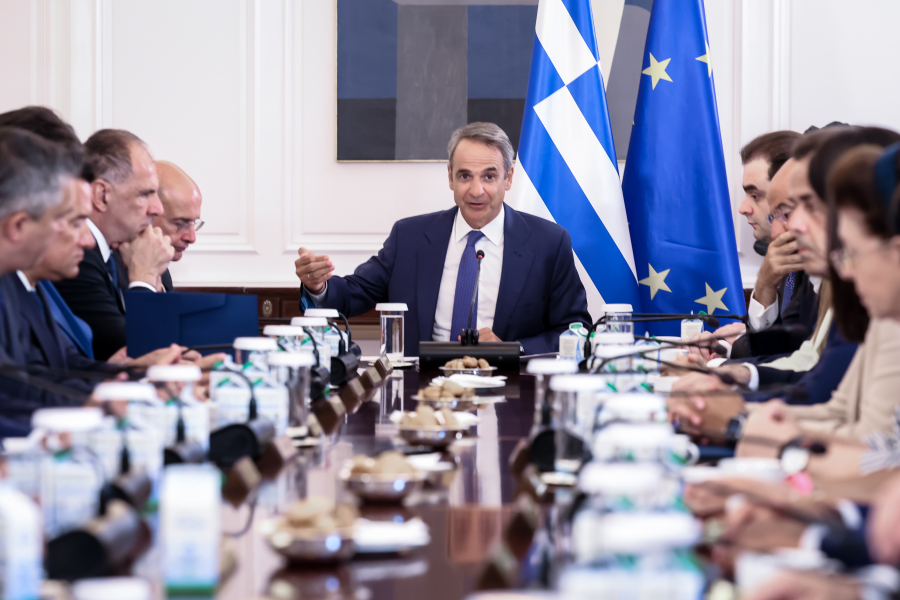 Επιδότηση στα καύσιμα ανακοινώνει στο υπουργικό την Τετάρτη (30/9) ο Μητσοτάκης