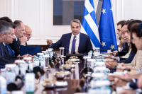 Επιδότηση στα καύσιμα ανακοινώνει στο υπουργικό την Τετάρτη (30/9) ο Μητσοτάκης