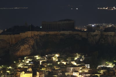 «Ωρα της Γης»: Στο σκοτάδι η Ακρόπολη για ... καλό σκοπό - Τα βίντεο του Χάρη Δούκα για το σβήσιμο των φώτων στον δήμο Αθηναίων