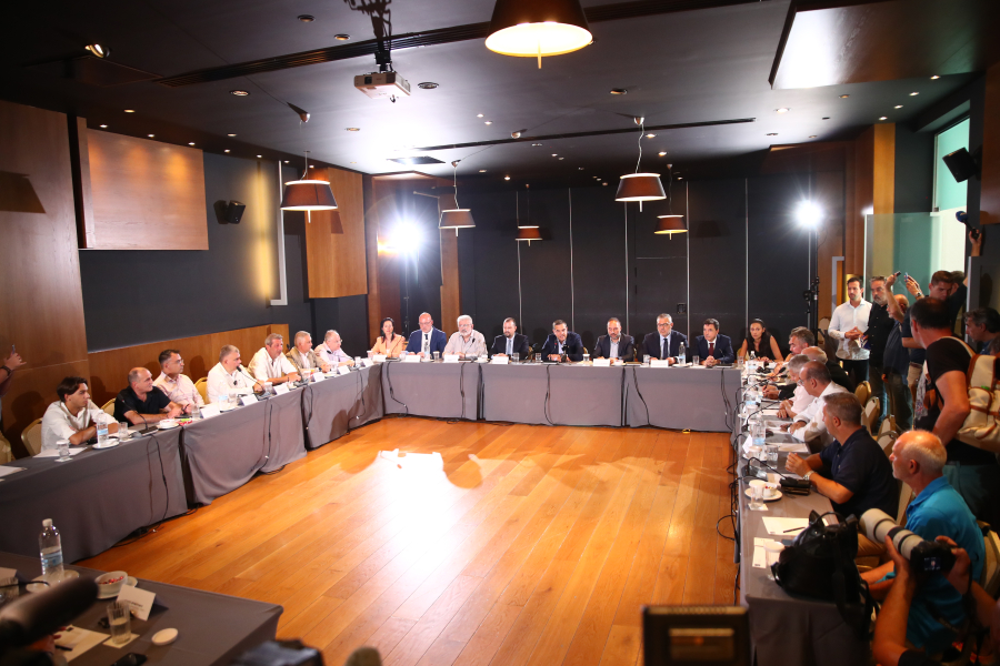 Τσίπρας: Η συσσώρευση ολιγοπωλίων πιέζει τη μικρομεσαία επιχειρηματικότητα, και τους αυτοαπασχολούμενους