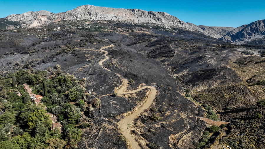 Η φωτιά της Χίου σε αριθμούς: 40.910 στρέμματα κάηκαν, τα 29.000 μόνο τη Δευτέρα (Εικόνες)