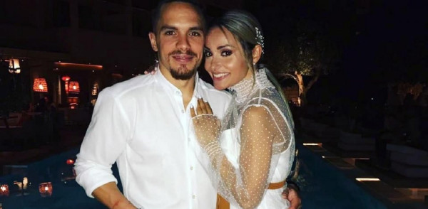 Η στιγμή που παντρεύονται ο Λευτέρης Πετρούνιας και η Βασιλική Μιλλούση - Το πρώτο φιλί του ζευγαριού (video)