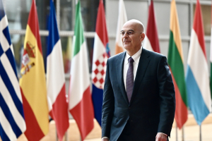 Κύπρος: Τουρκική πρόκληση με παρεμβολές στο αεροσκάφος του Δένδια - Σηκώθηκαν και δύο F-16