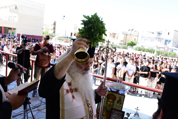Γονική άδεια και αγιασμός: Τι πρέπει να ξέρουν οι γονείς για την πρώτη μέρα στα σχολεία