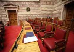 «Φουρτούνες» στη Βουλή για την ναυτική τραγωδία της Αίγινας